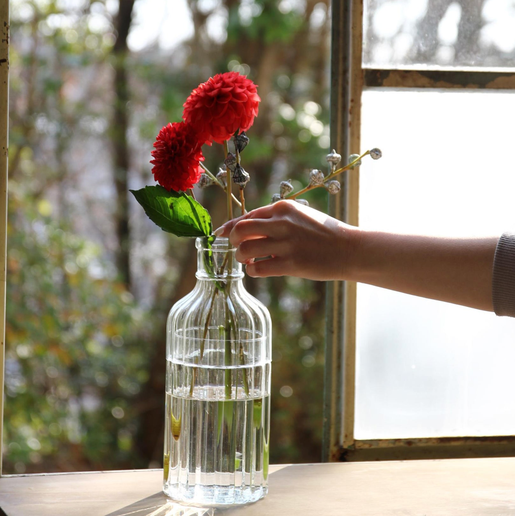 Metropolitan Elegance Ribbed Glass Flower Vase